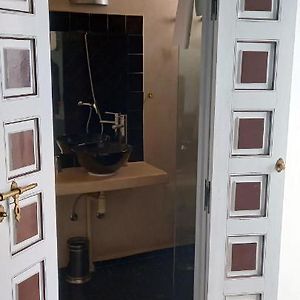 Habitación Estándar con 2 Camas Individuales